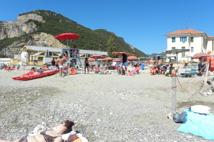 Spiaggia pubblica per cani a finale ligure - Petlocal.eu
